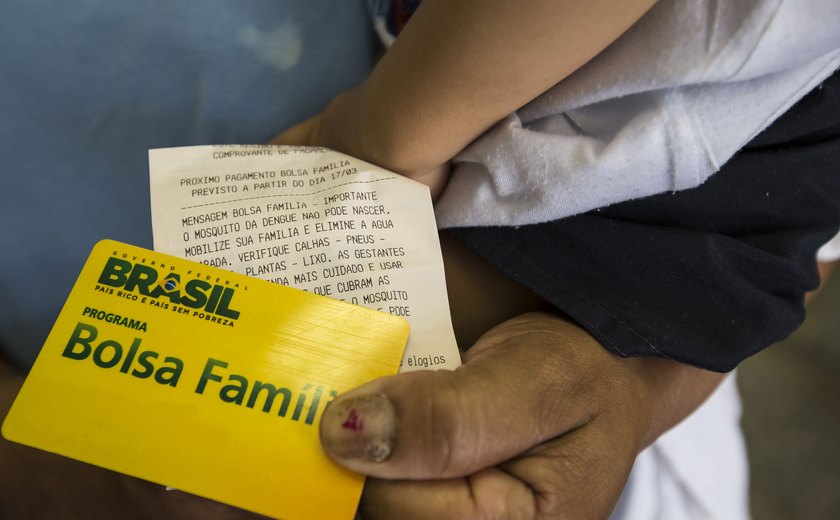 Famílias inscritas no Bolsa Família têm até 90 dias para sacar o benefício