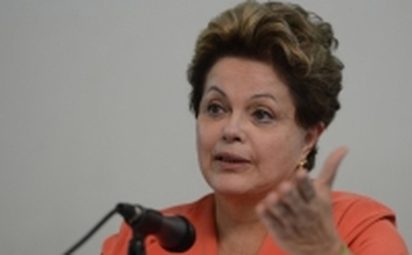 Violência provocada por mascarados é antidemocrática e deve ser coibida, diz Dilma