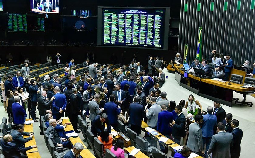 Congresso restaura benefícios remuneratórios para polícias civis