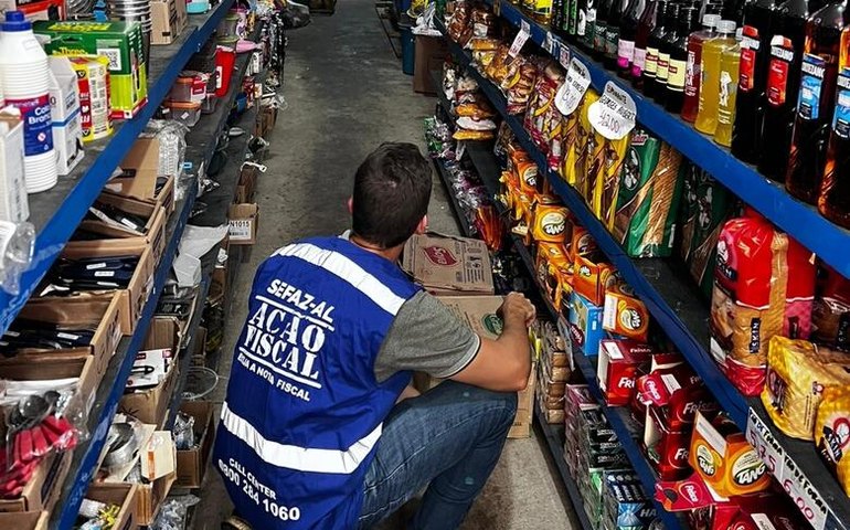 Sefaz flagra mercadorias irregulares desviadas do posto fiscal por balsa em Pão de Açúcar