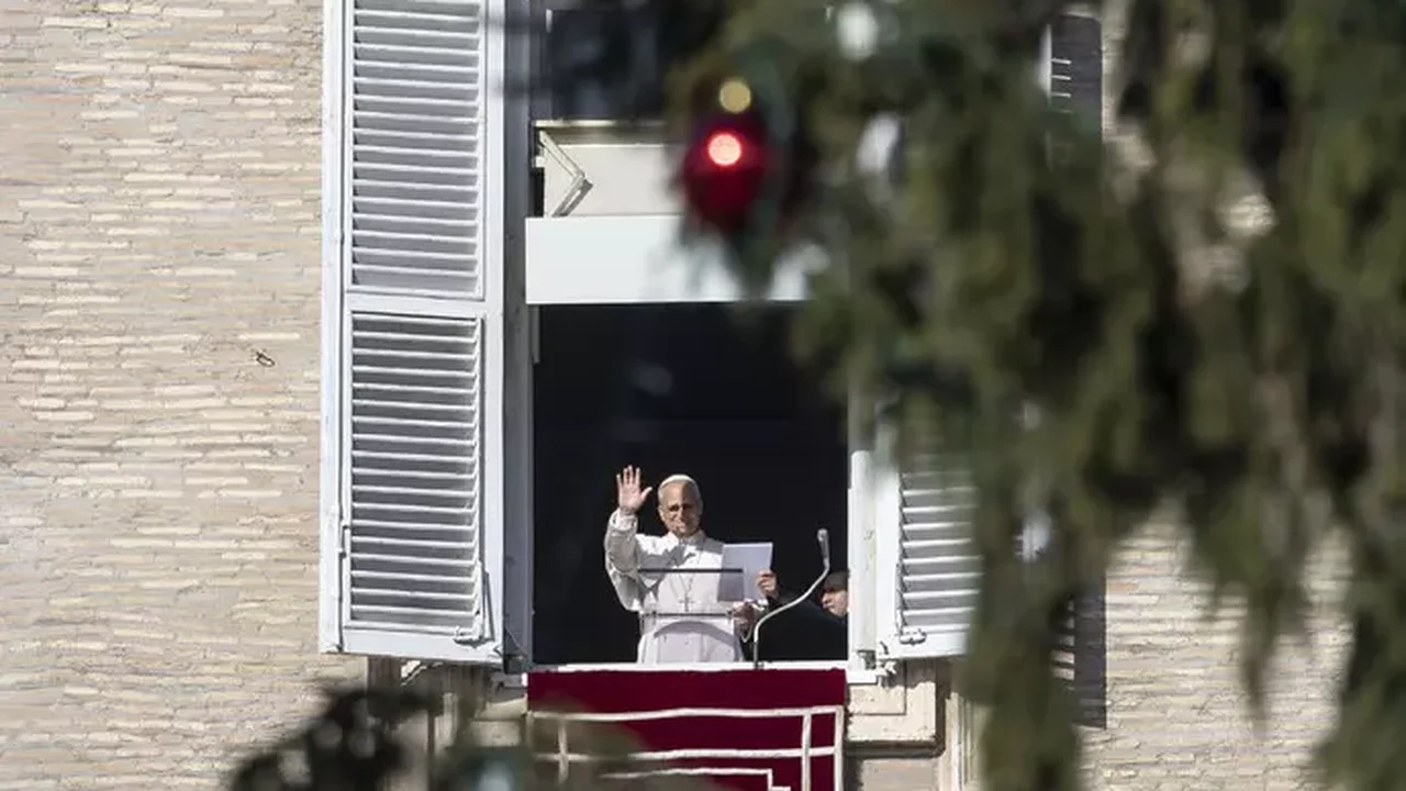 Papa cita iluminação de Natal em metáfora para 'futuro melhor'