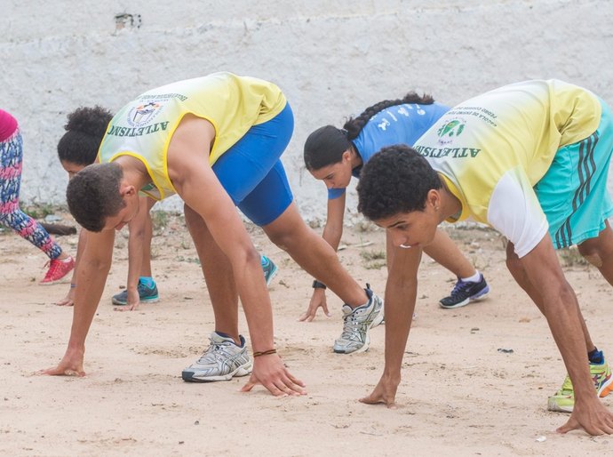 Jovens arapiraquenses vão disputar o II Campeonato Brasileiro Escolar de Atletismo em Porto Alegre