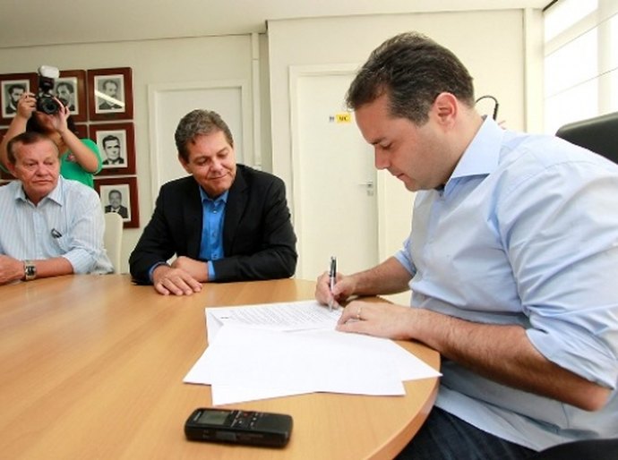 Governador Renan Filho oficializa parcelamento do ICMS aos varejistas