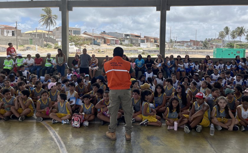 Defesa Civil de Maceió participa de simulado de evacuação com escolas do Pontal da Barra