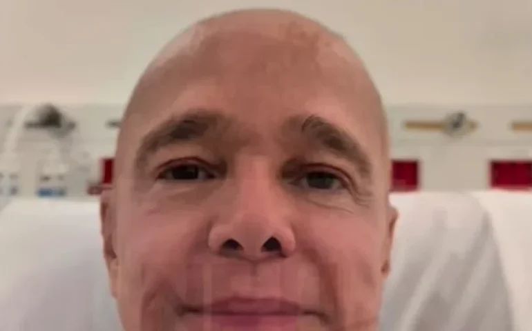 Cantor Netinho comemora remissão do câncer: Estou curado