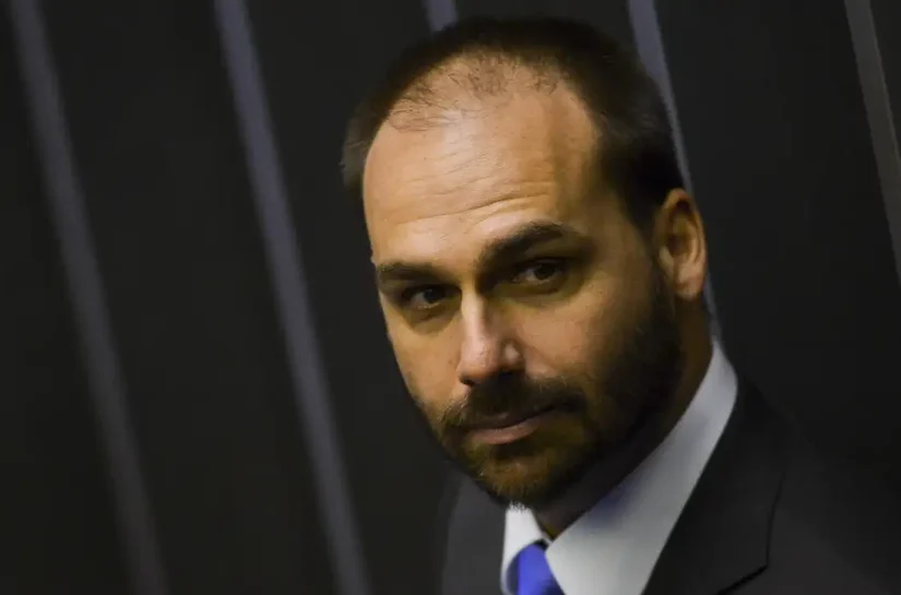 Moraes manda notificar Eduardo Bolsonaro sobre abertura de ação penal