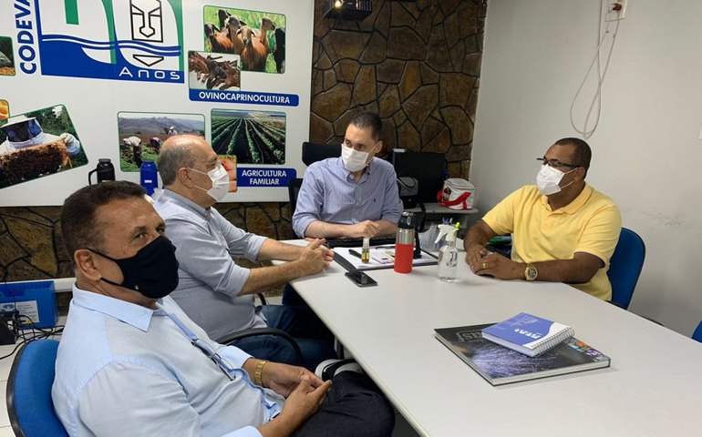 Prefeito Ronaldo Lopes apresenta plano de trabalho para Unidade de Beneficiamento de Pescado