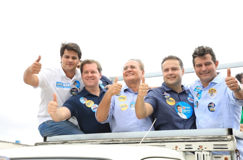 Deputado Marx Beltrão participa de carreatas no interior de Alagoas
