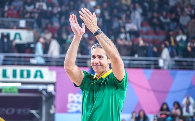 Ausente em Tóquio, José Neto confia na vaga da seleção feminina de basquete para Paris-2024