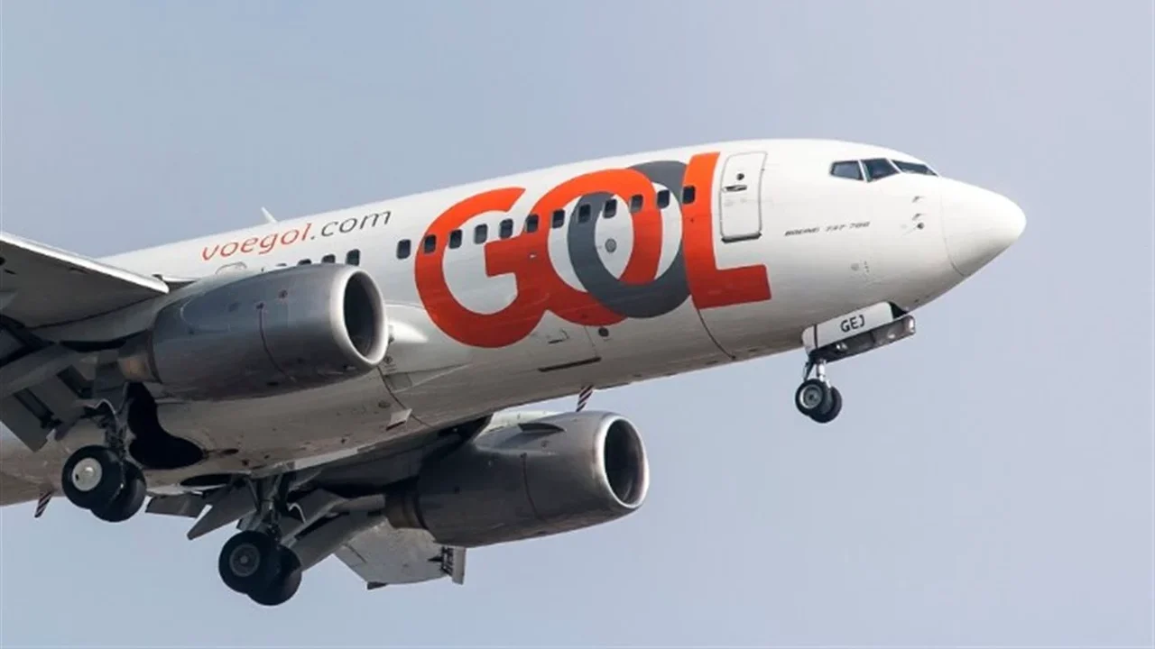Avião da Gol que seguia para SP retorna ao Recife após incidente em motor