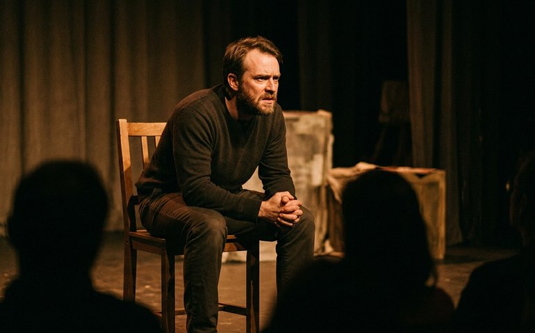 Peça baseada em história real leva suspense psicológico ao circuito do Sesc no RJ