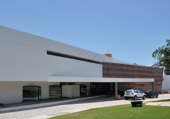 Unidade móvel do Hemoar recebe doações de sangue no centro de Arapiraca