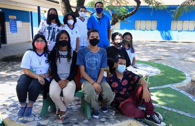 Projeto de paisagismo de estudantes da rede pública revitaliza escola em Maceió