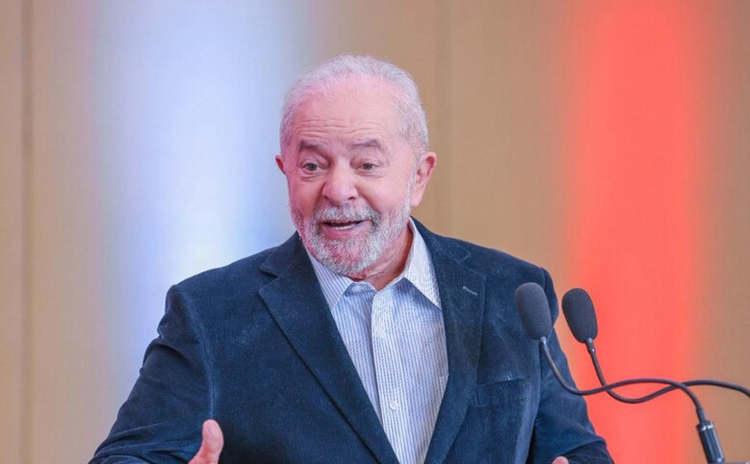 Na estreia da campanha, Lula resgata mote da esperança e reconstrução do País