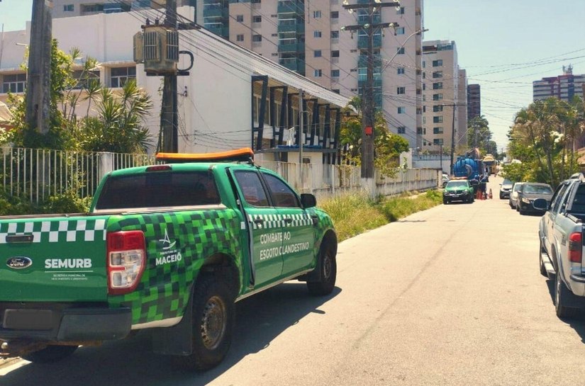 Operação Língua Suja identifica descarte irregular de efluentes em galeria pluvial