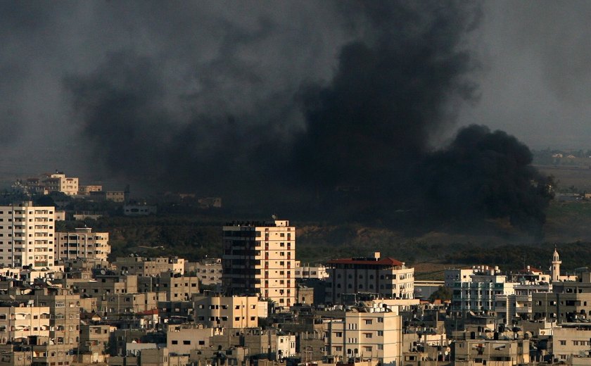 Dezenas morrem durante entrega de ajuda caótica em Gaza em meio a disparos de Israel e atropelamentos; veja vídeo