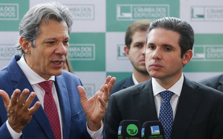 Haddad se reúne com Motta e Alcolumbre para discutir alternativas ao aumento do IOF