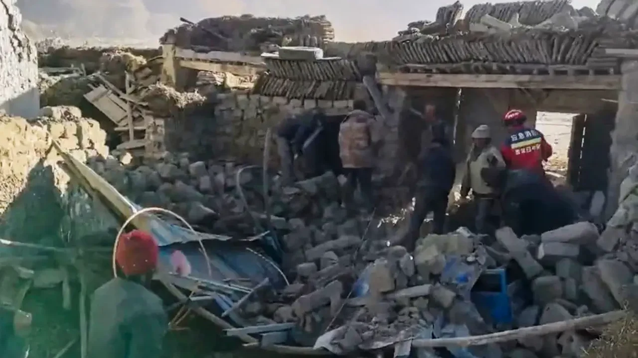 Terremoto atinge Tibete e deixa mais de 100 mortos