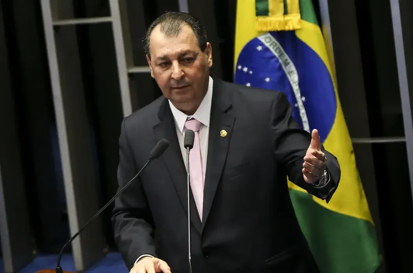 Relator da CCJ rejeita emendas da oposição que buscavam manter 6x1