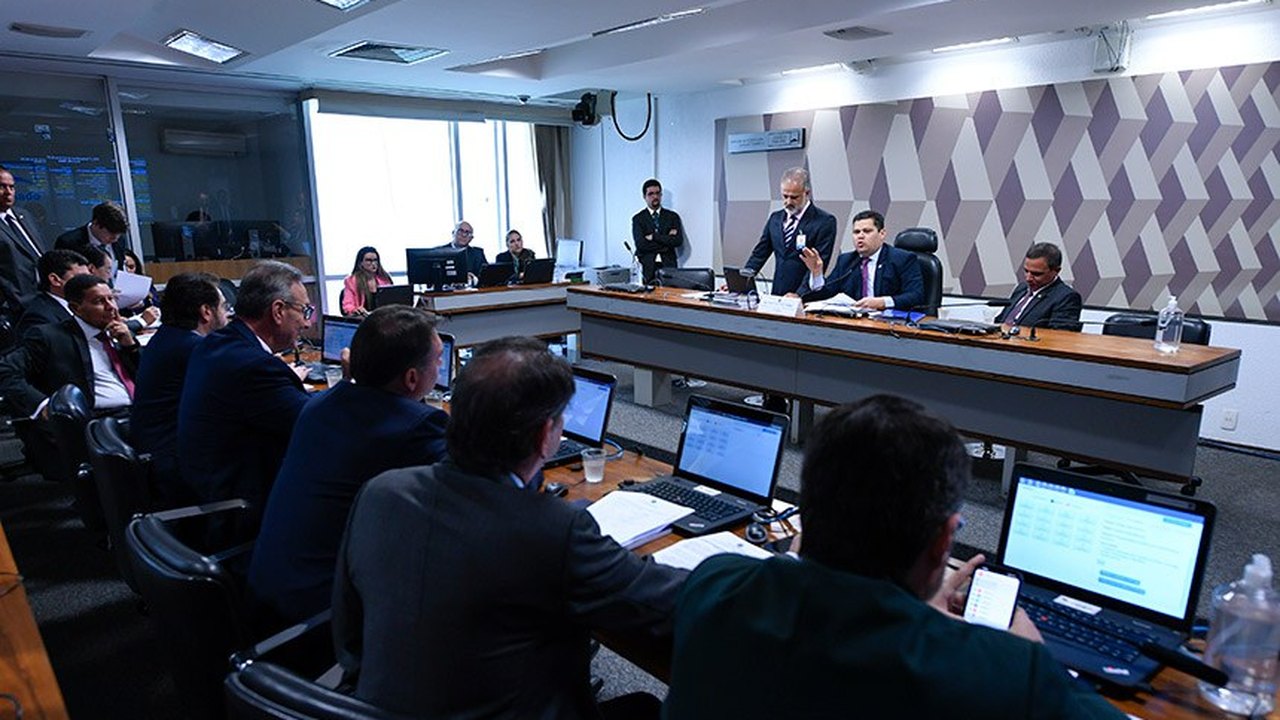 CCJ volta a analisar na quarta projetos com medida de proteção às mulheres