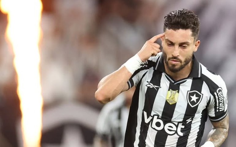 Botafogo faz 3 a 0 no Vasco e consolida posição no G-6 do Brasileirão