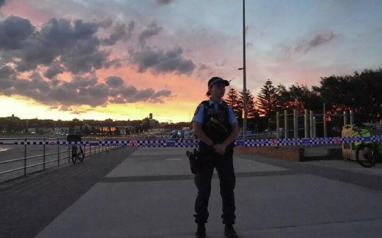 Número de mortos em ataque a tiros na praia de Sydney sobe para 16