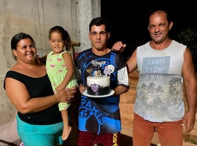 Mãe, pai e filho: Agroamigo transforma vidas de produtores rurais há 20 anos