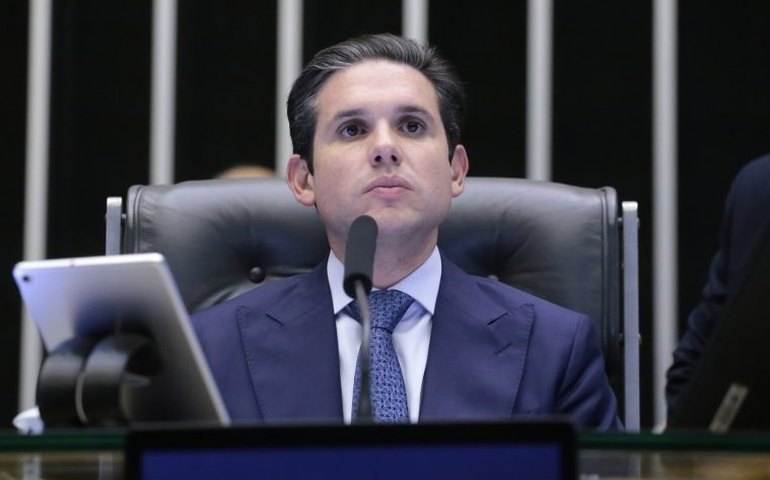 Motta anuncia votação de urgência para projeto que torna falsificação de bebidas crime hediondo
