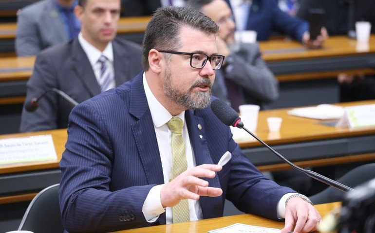 CCJ aprova projeto que obriga presença de exemplar de Estatuto da Advocacia em delegacias