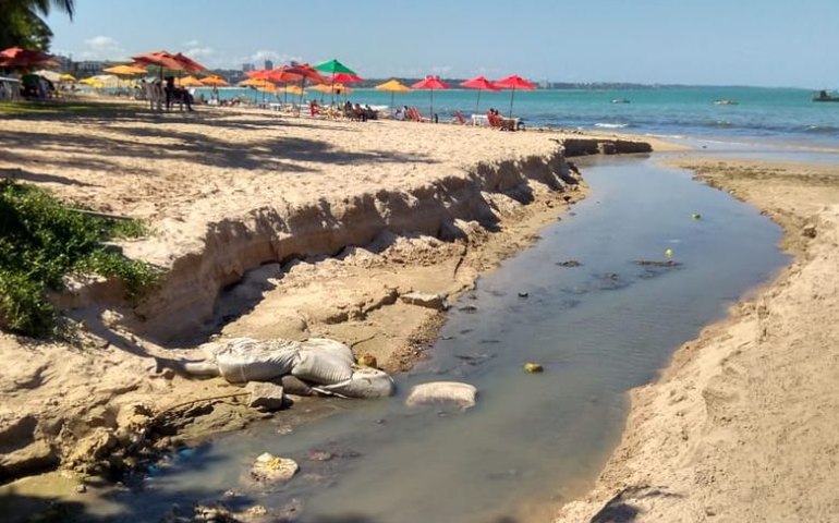Sedet autua Casal por lançamento de esgoto na praia da Ponta Verde