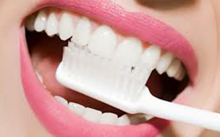 Saúde bucal ajuda a prevenir covid-19, alerta periodontista