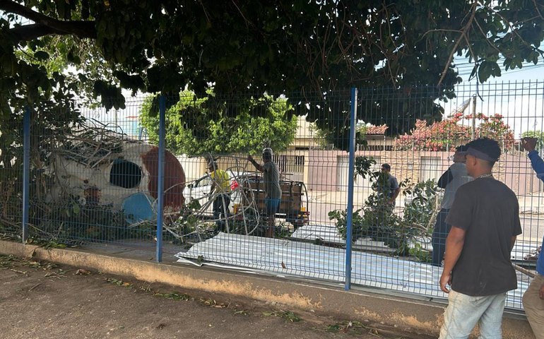 Seduc isola escola em Arapiraca após tombamento de caixa de água