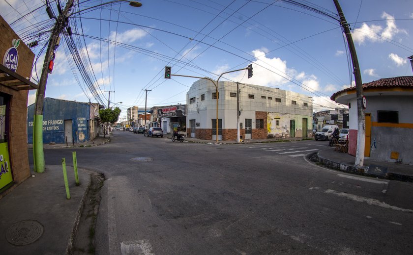 Obra em rede de drenagem modifica trânsito no Poço neste domingo (30)