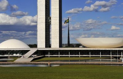 Senado aprova MP que estabelece salário mínimo de R$ 1.212
