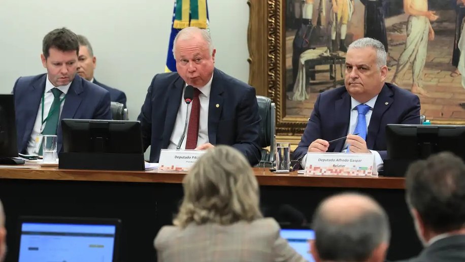 CCJ analisa suspenção de ação contra Bolsonaro e Ramagem no STF