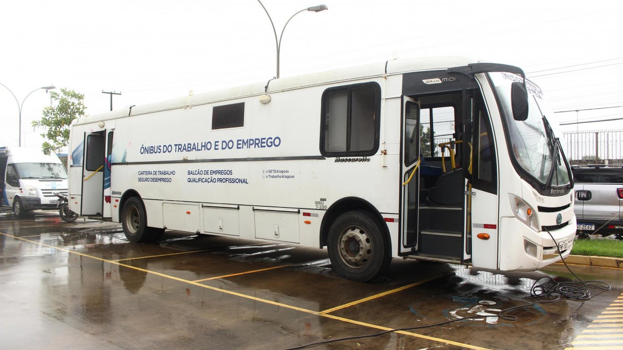 Sine Alagoas participa de ação itinerante na Praça Deodoro, nesta segunda (5)
