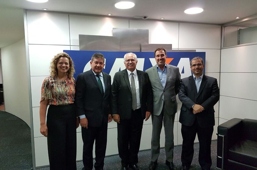 Teófilo assina contrato com a Caixa e assegura R$ 2 milhões para salários de dezembro