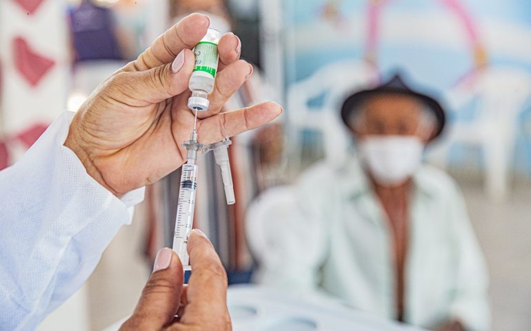 Lote da astrazeneca foi utilizado antes da data de vencimento em Arapiraca