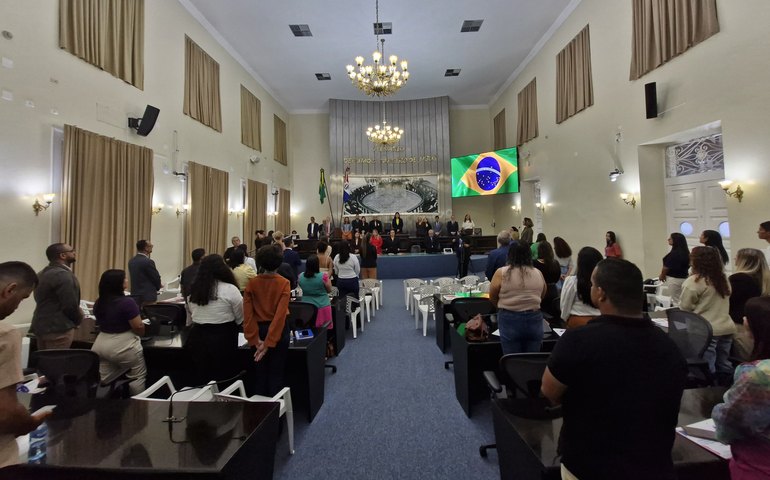 Sessão especial debate ações para acolhimento de órfãos em Alagoas