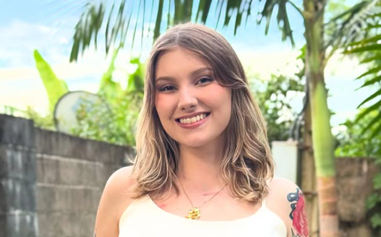 Pai de Isabel Veloso faz apelo após influenciadora voltar à UTI: 'Intensifiquem as orações'