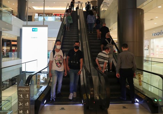 Jovens são os mais afetados pelos efeitos da pandemia, mostra estudo