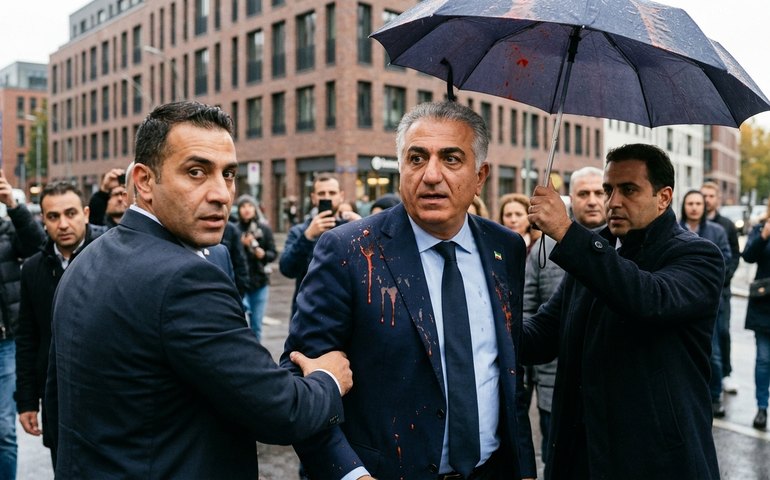 Príncipe herdeiro do Irã é alvo de ataque com suco de tomate após coletiva em Berlim