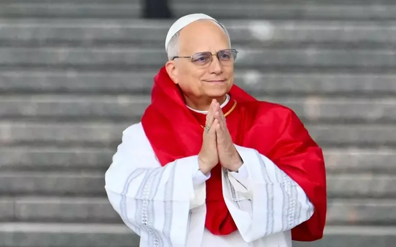 Papa Leão XIV critica mundo 'devastado por tiranos'