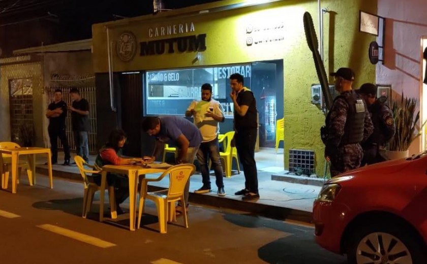 Prefeitura realiza operação e fiscaliza casas de show e bares de Maceió