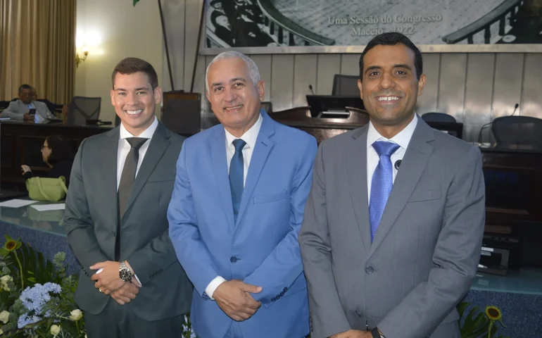 Secretário-geral do Sindicato dos Advogados, Limmerck Pacífico Dantas, recebe Comenda Omar Coelho de Mello na ALE