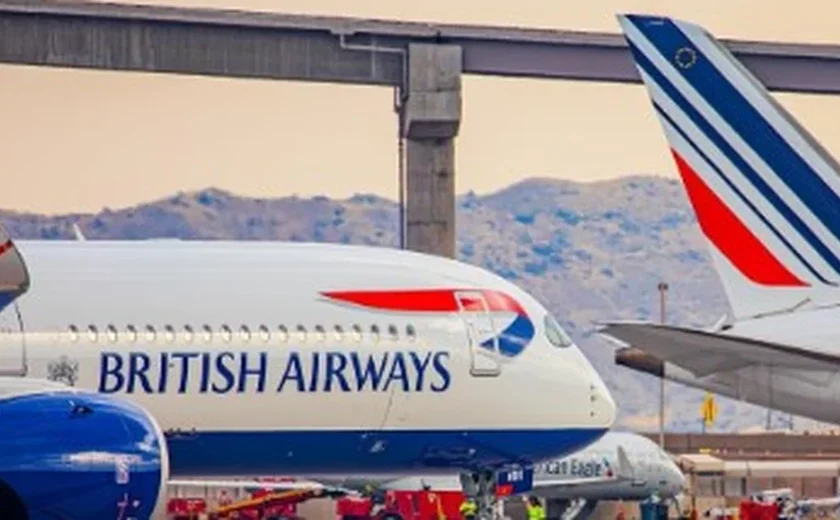 Avião estacionado no Aeroporto de Guarulhos é atingido por raio