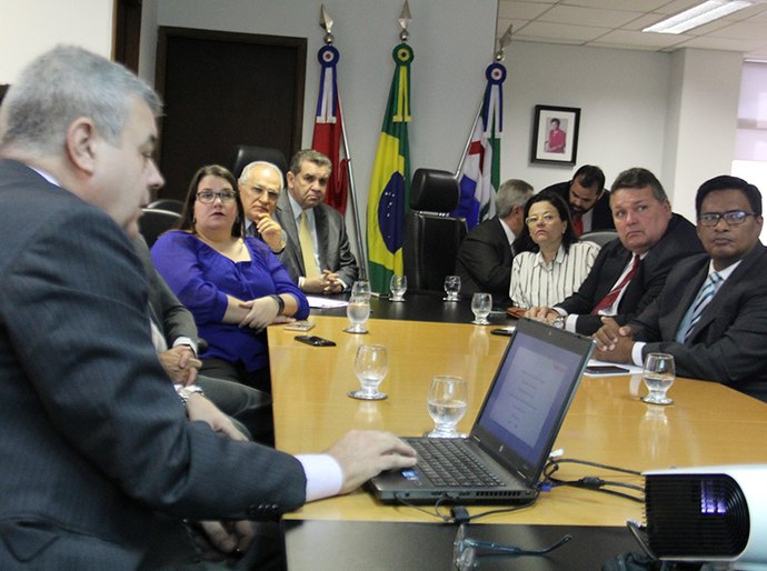 Representantes do Banco Itaú propõem parceria com órgãos de segurança