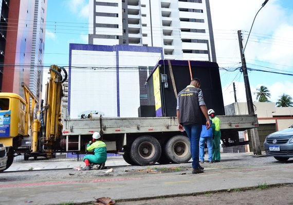 Food truck irregular é rebocado como parte de reordenamento do negócio em Maceió