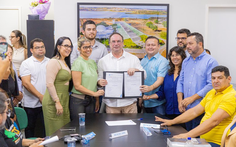 Prefeito Luciano autoriza pavimentação de mais 14 ruas no São Luiz, construção de escola e biblioteca digital em Arapiraca