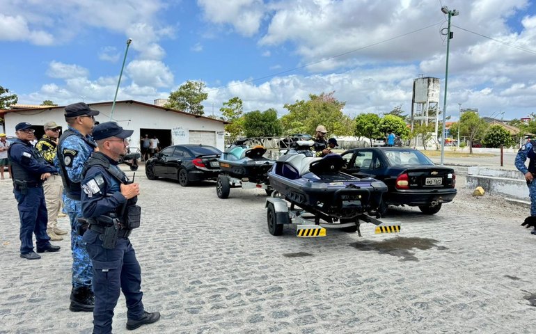 Cinco motos aquáticas são apreendidas em operação integrada no Porto de Maceió